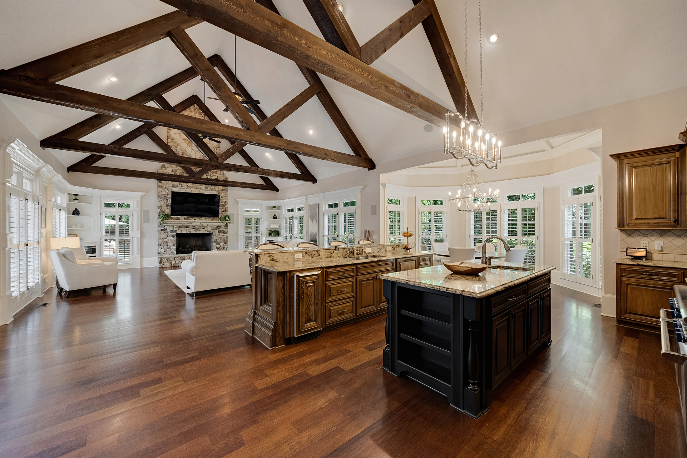  Impressive Brick Estate on a Private Wooded 1+/- Acre Lot in The Manor - 物件實景