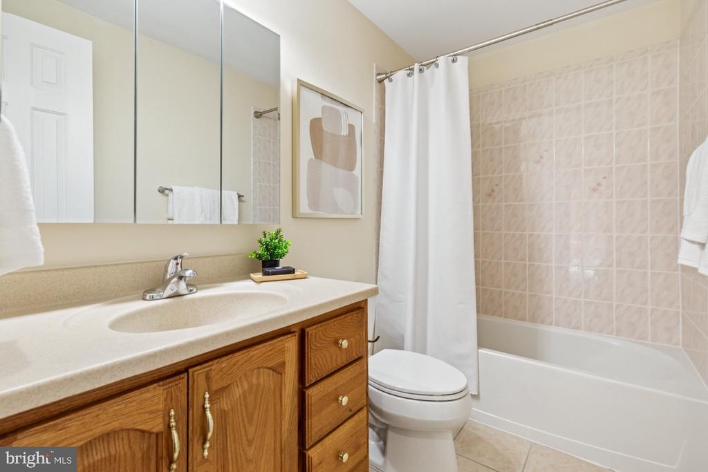 Ashburn, Virginia, 20147, United States, 5 Bedrooms Bedrooms, ,6 BathroomsBathrooms,Residential,For Sale,1839490