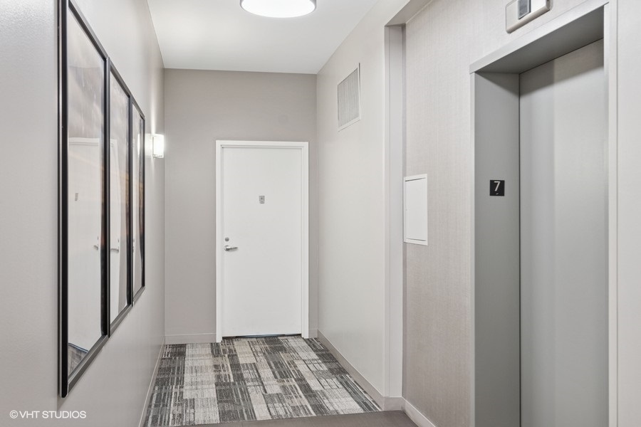 Chicago, Illinois, 60661, United States, 2 Bedrooms Bedrooms, ,2 BathroomsBathrooms,Residential,For Sale,1942571