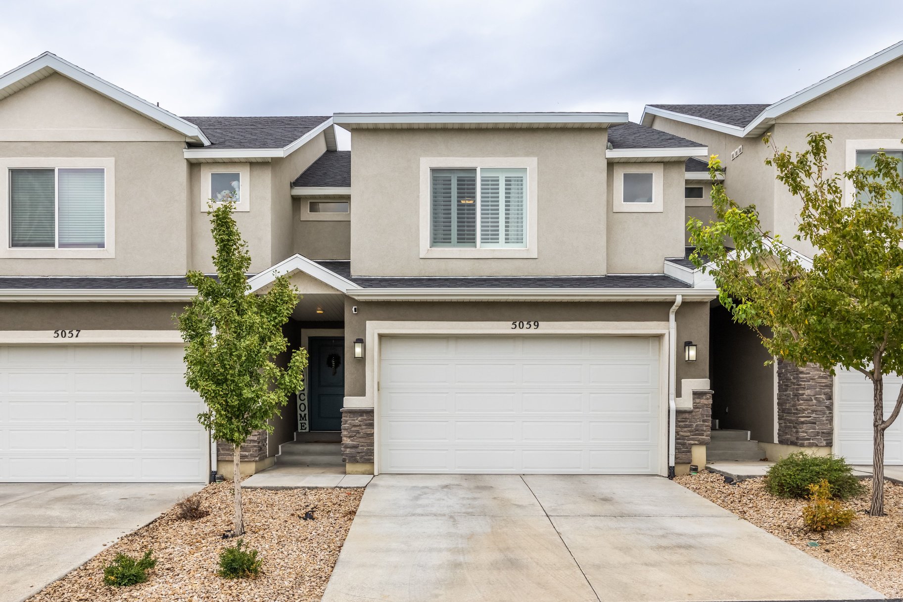  Standout Townhome with Finished Basement & Extras - 物件實景