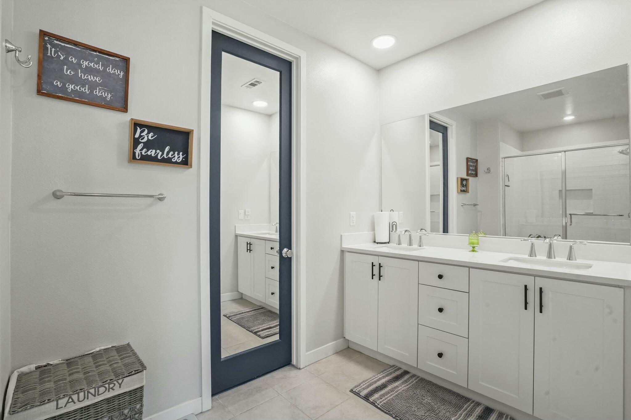 Valencia, California, 91381, United States, 3 Bedrooms Bedrooms, ,2 BathroomsBathrooms,Residential,For Sale,1921906