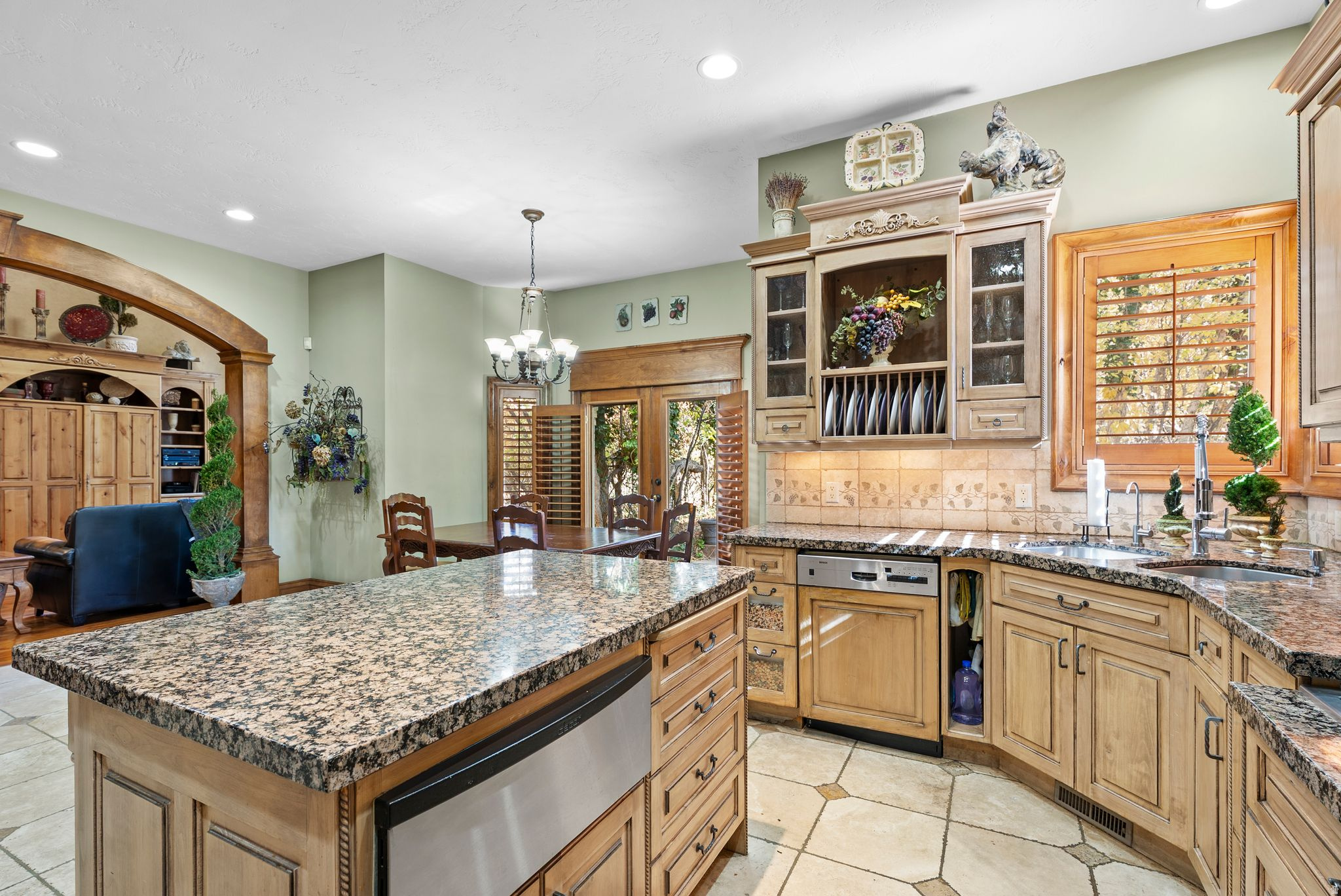 Sandy, Utah, 84092, United States, 6 Bedrooms Bedrooms, ,7 BathroomsBathrooms,Residential,For Sale,1988296