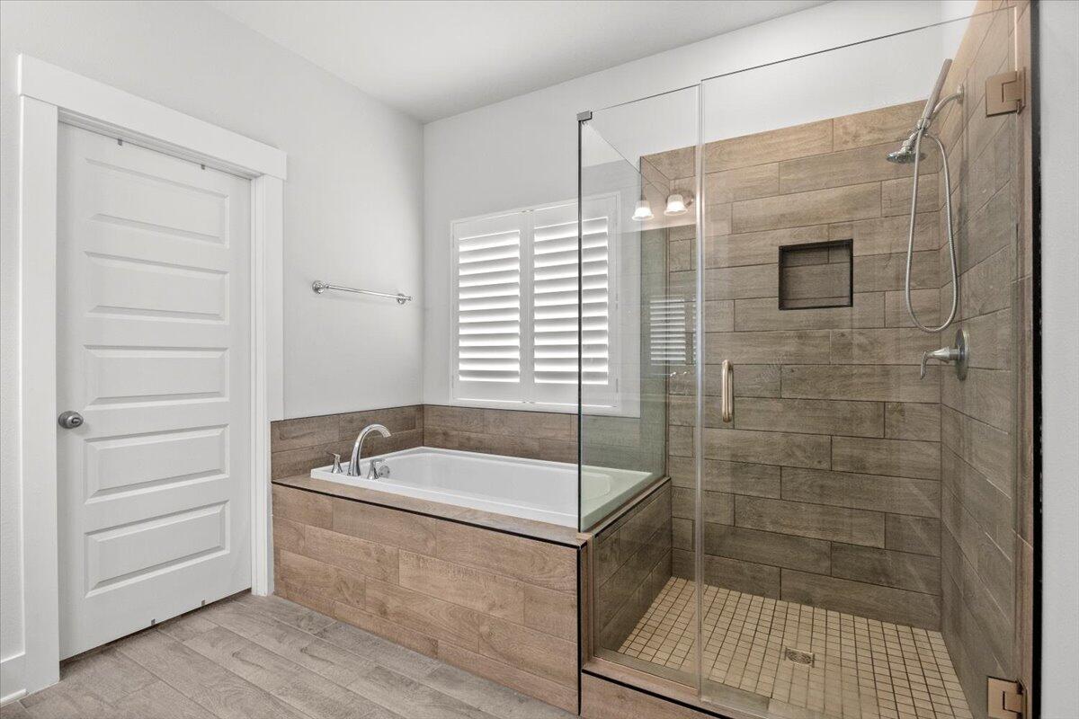 Gulf Breeze, Florida, 32563, United States, 4 Bedrooms Bedrooms, ,3 BathroomsBathrooms,Residential,For Sale,1933407