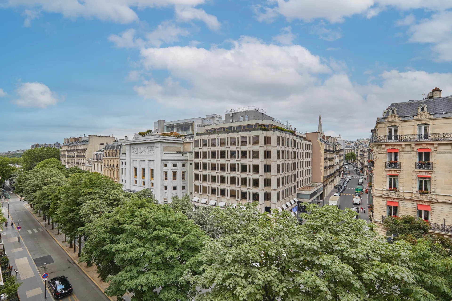 Paris 8th, Île-de-France, 75008, FR, 4 Bedrooms Bedrooms, ,6 BathroomsBathrooms,Residential,For Sale,1560654