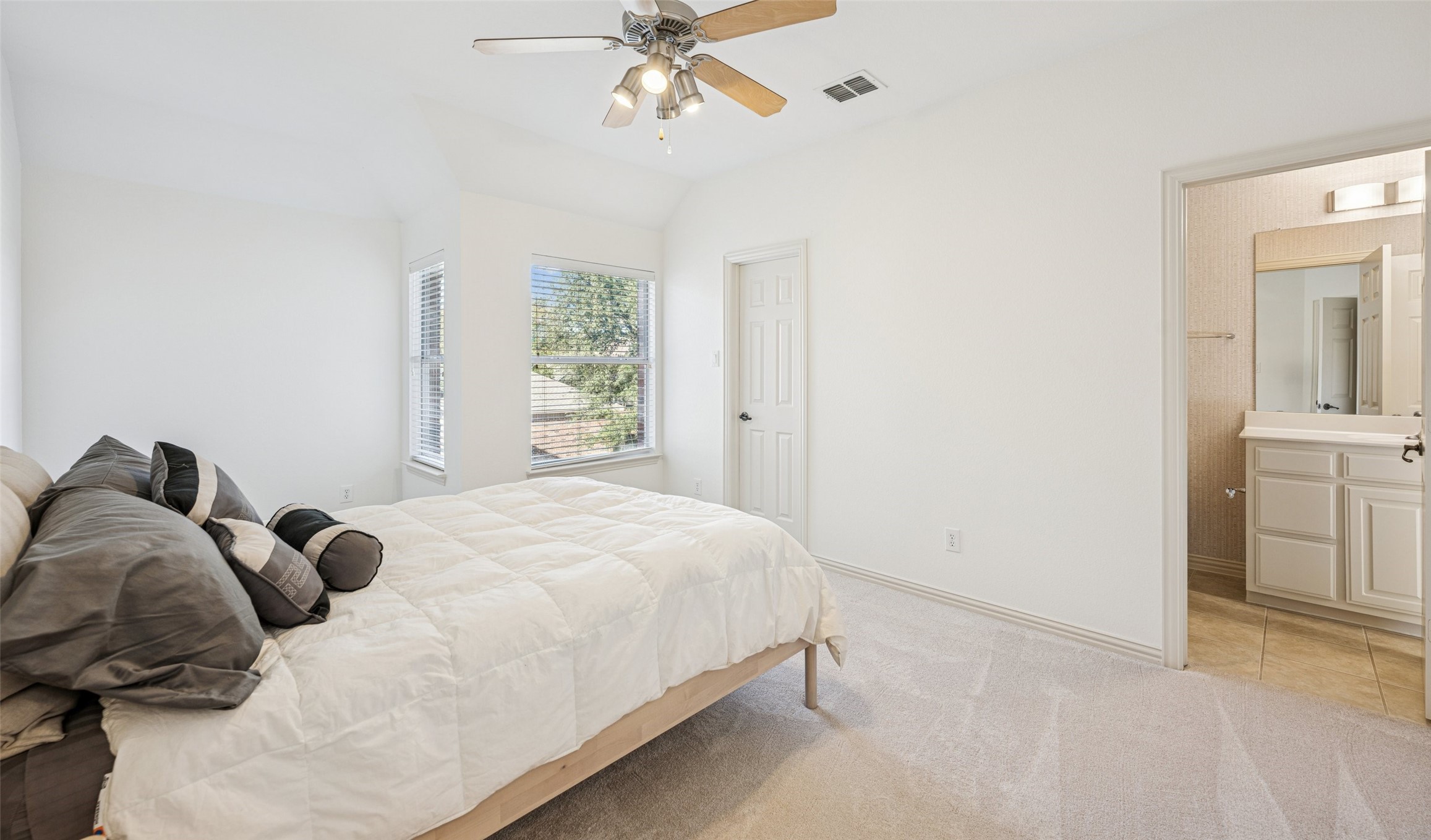 Frisco, Texas, 75036, United States, 4 Bedrooms Bedrooms, ,4 BathroomsBathrooms,Residential,For Sale,1987588