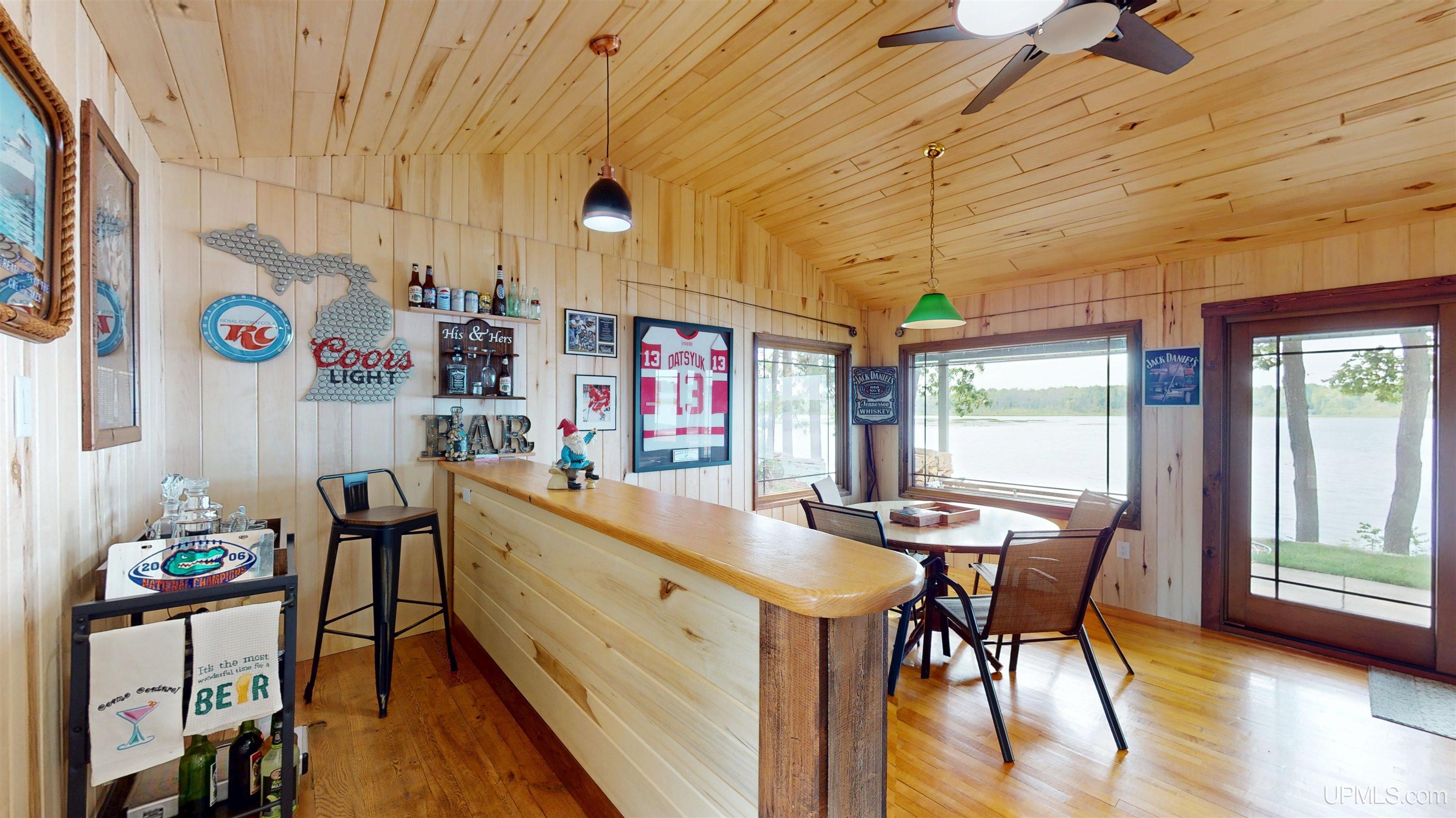 Marquette, Michigan, 49855, United States, 2 Bedrooms Bedrooms, ,4 BathroomsBathrooms,Residential,For Sale,1892873