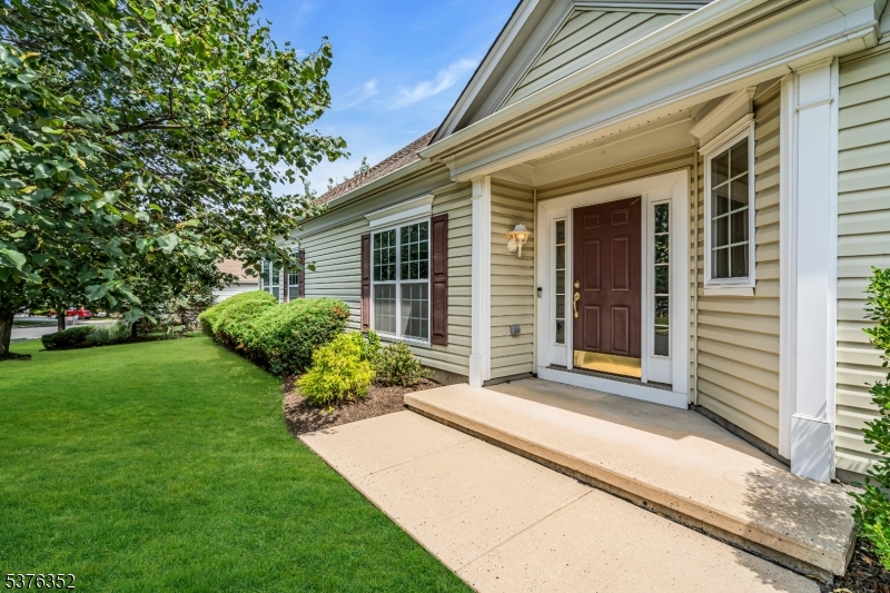 Franklin Twp., New Jersey, 08873, United States, 2 Bedrooms Bedrooms, ,2 BathroomsBathrooms,Residential,For Sale,1911173