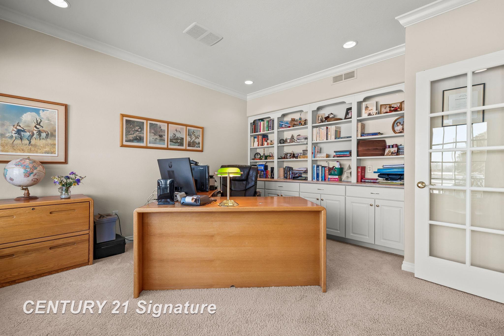 Freeland, Michigan, 48623, United States, 5 Bedrooms Bedrooms, ,4 BathroomsBathrooms,Residential,For Sale,1973671