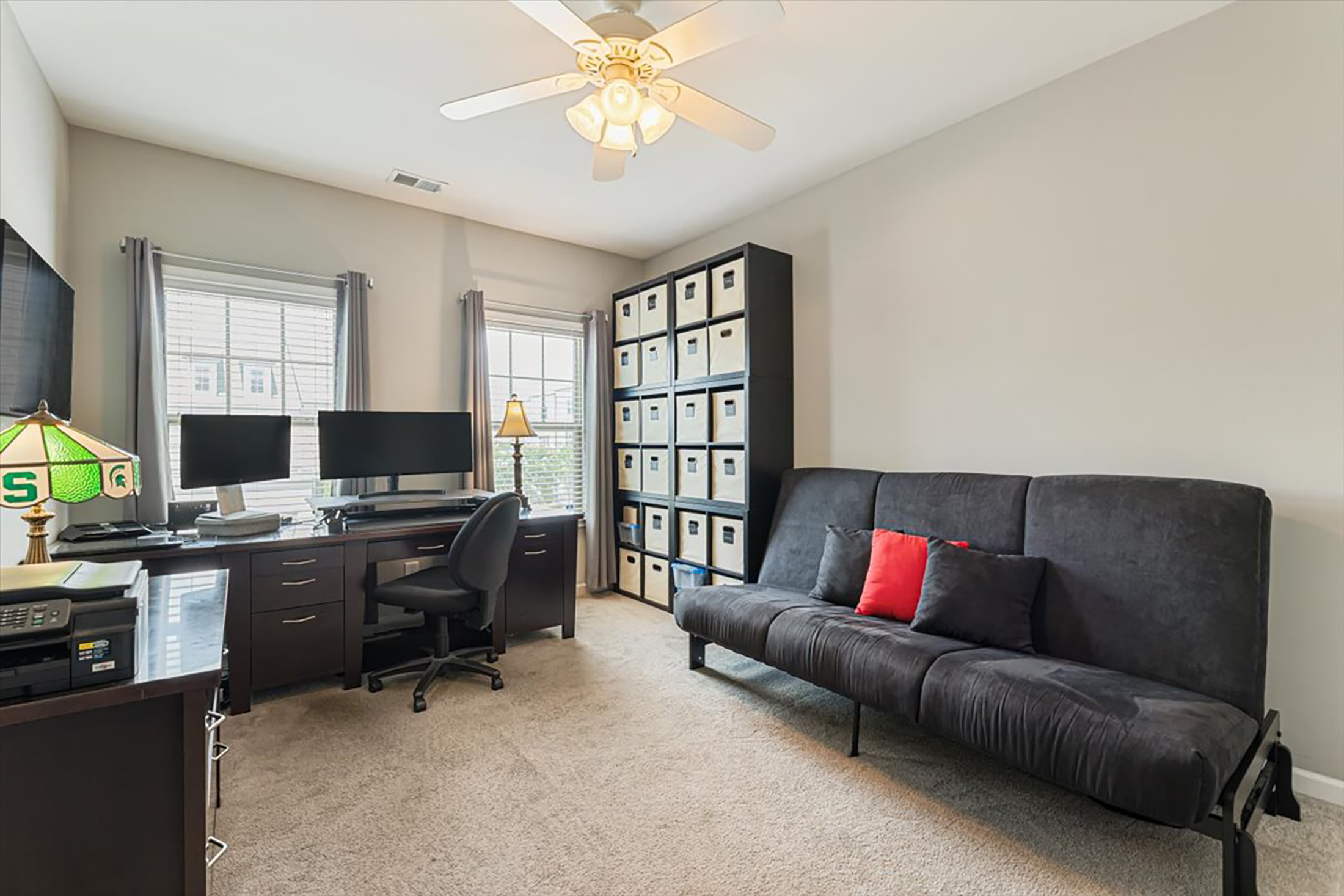  Beautifully Maintained Townhome in Gated Community - 物件實景