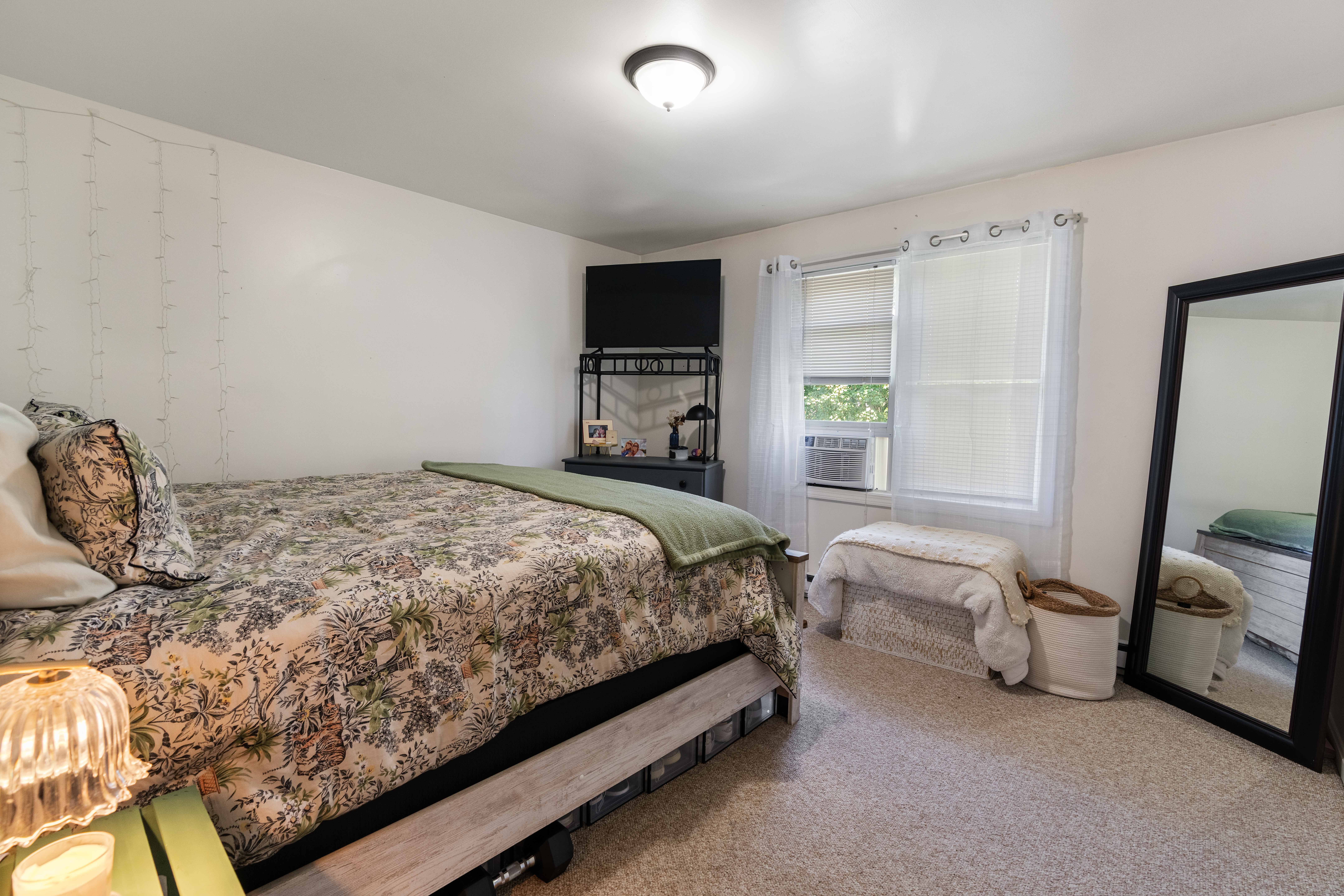 Newport, Rhode Island, 02840, United States, 4 Bedrooms Bedrooms, ,4 BathroomsBathrooms,Residential,For Sale,1904331