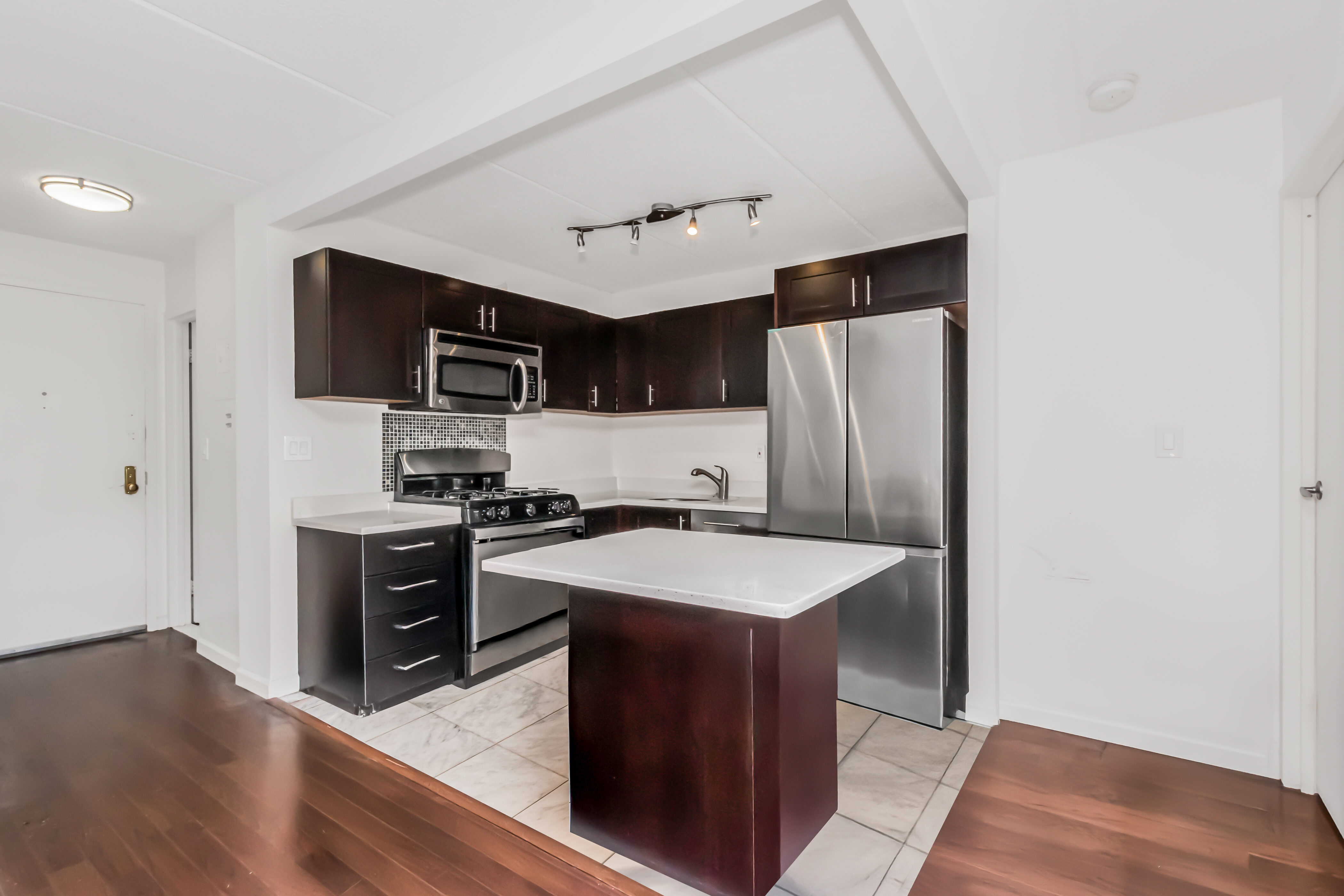  1155 Warburton Avenue - 物件實景
