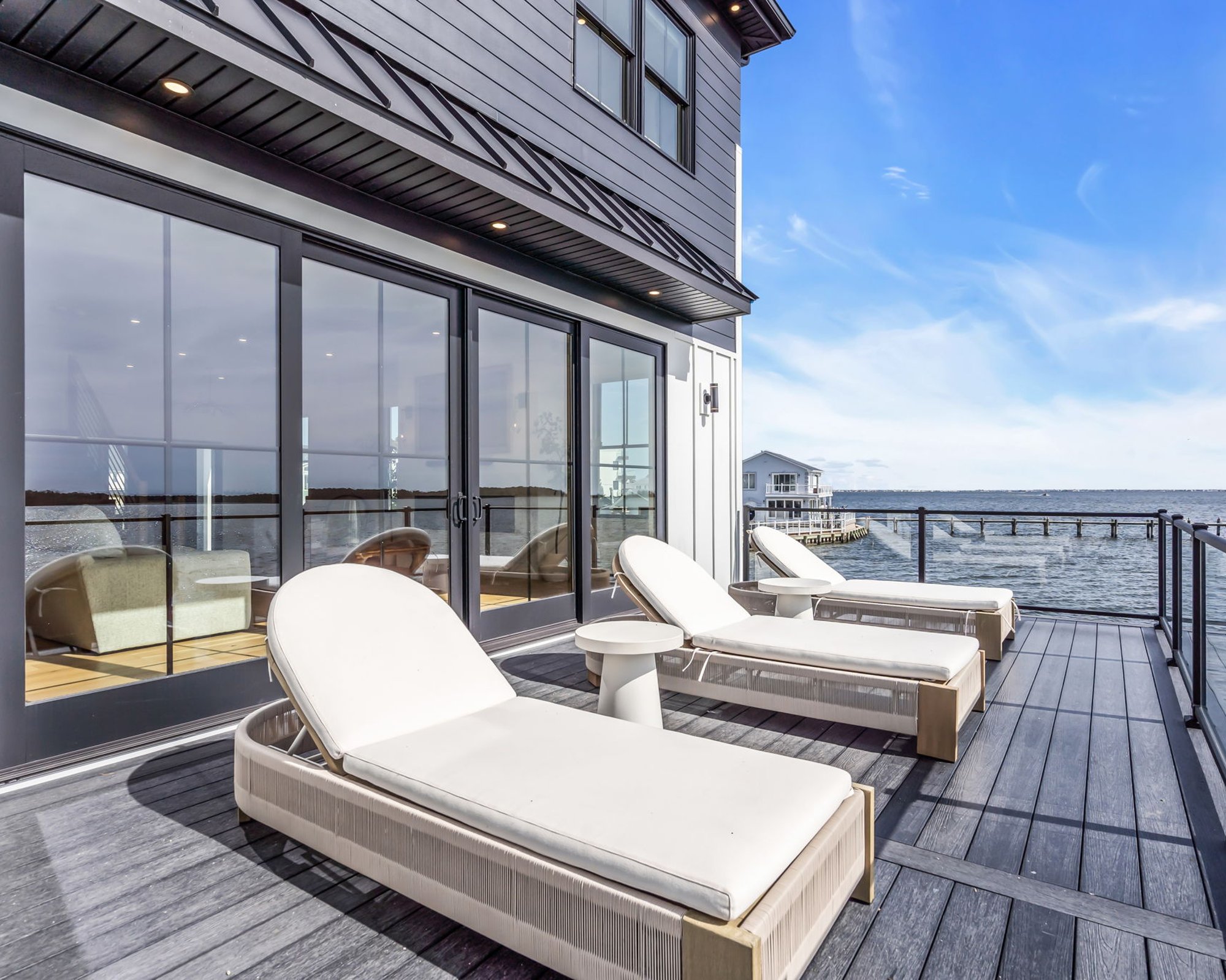  Exceptional Custom Built Waterfront Home - 物件實景