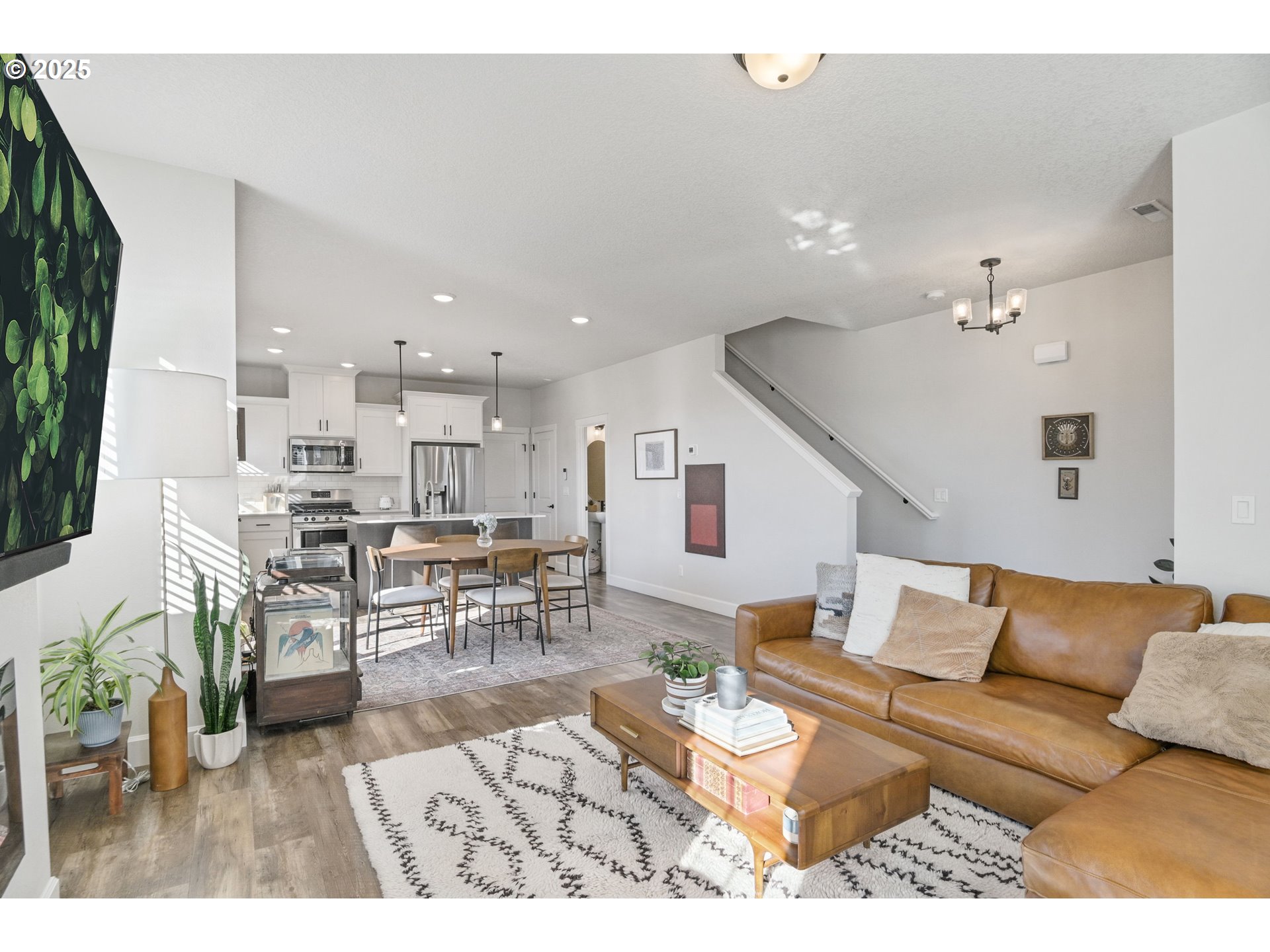 Hillsboro, Oregon, 97123, United States, 3 Bedrooms Bedrooms, ,2 BathroomsBathrooms,Residential,For Sale,1967879