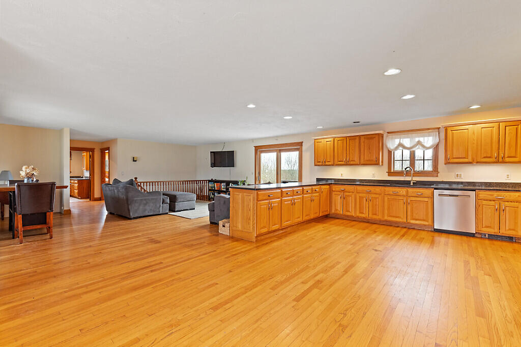 China, Maine, 04358, United States, 6 Bedrooms Bedrooms, ,3 BathroomsBathrooms,Residential,For Sale,1898689