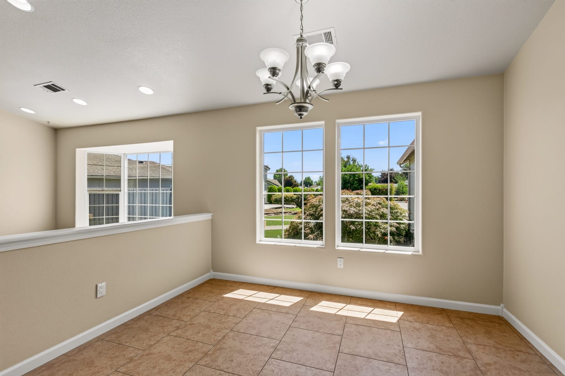  182 Justin Court Central Point, OR 97502 - 物件實景