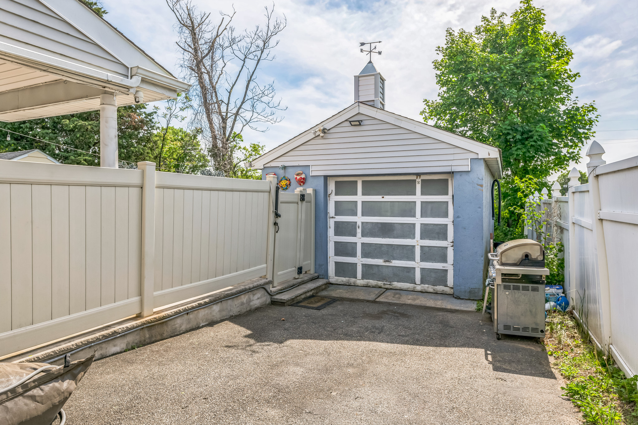 Elmwood Park, New Jersey, 07407, United States, 4 Bedrooms Bedrooms, ,3 BathroomsBathrooms,Residential,For Sale,1921760