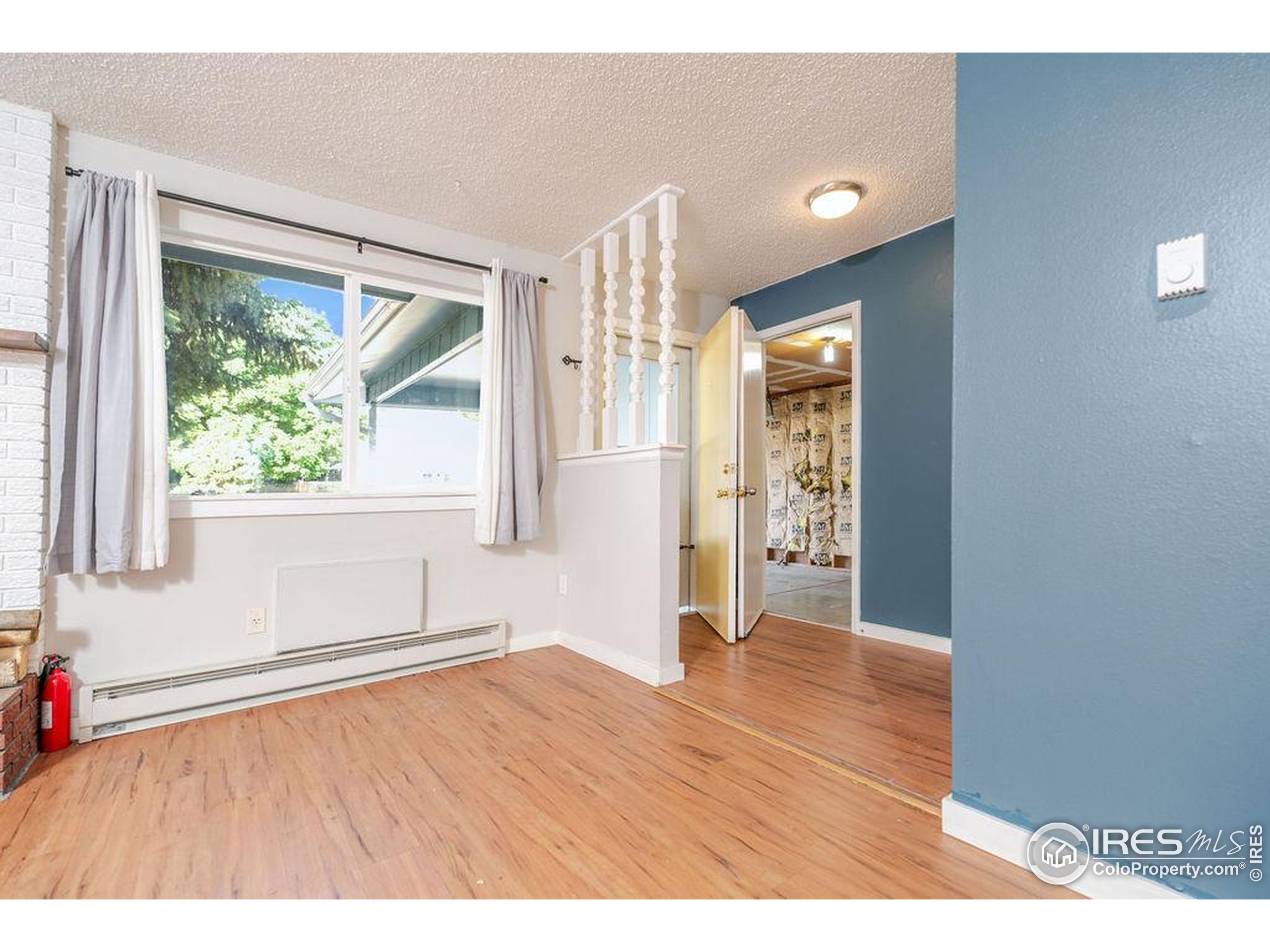 Longmont, Colorado, 80501, United States, 4 Bedrooms Bedrooms, ,2 BathroomsBathrooms,Residential,For Sale,1941984