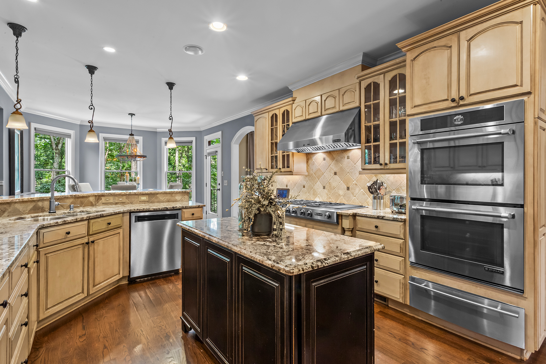  Timeless Craftsman Luxury with Unmatched Privacy in West Cobb - 物件實景