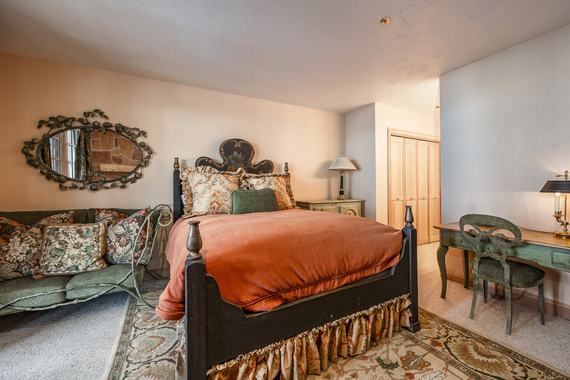  Rare End Unit in Stag Lodge with Unmatched Views & Ski Access - 物件實景