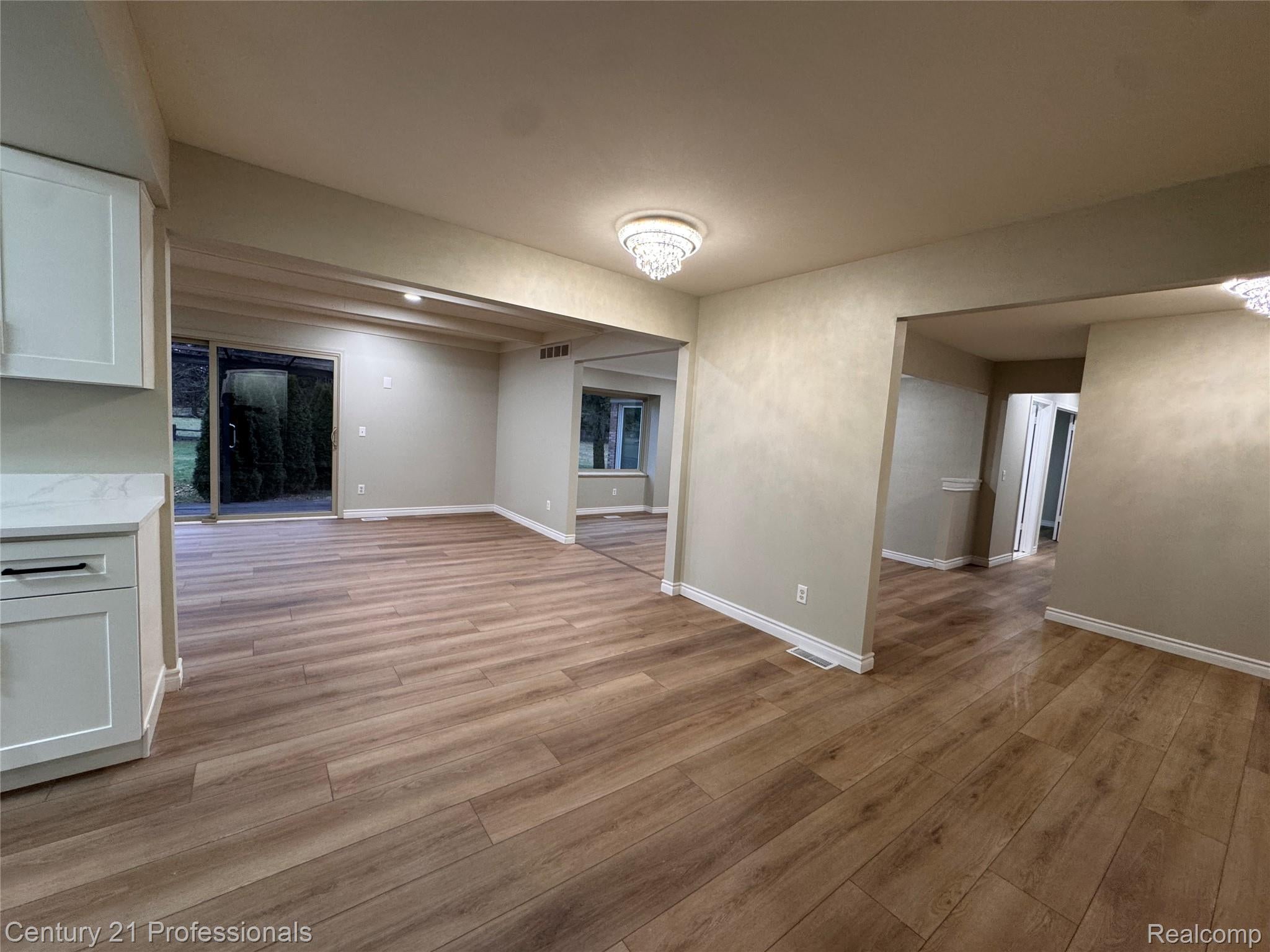 Troy, Michigan, 48085, United States, 4 Bedrooms Bedrooms, ,3 BathroomsBathrooms,Residential,For Sale,2009052