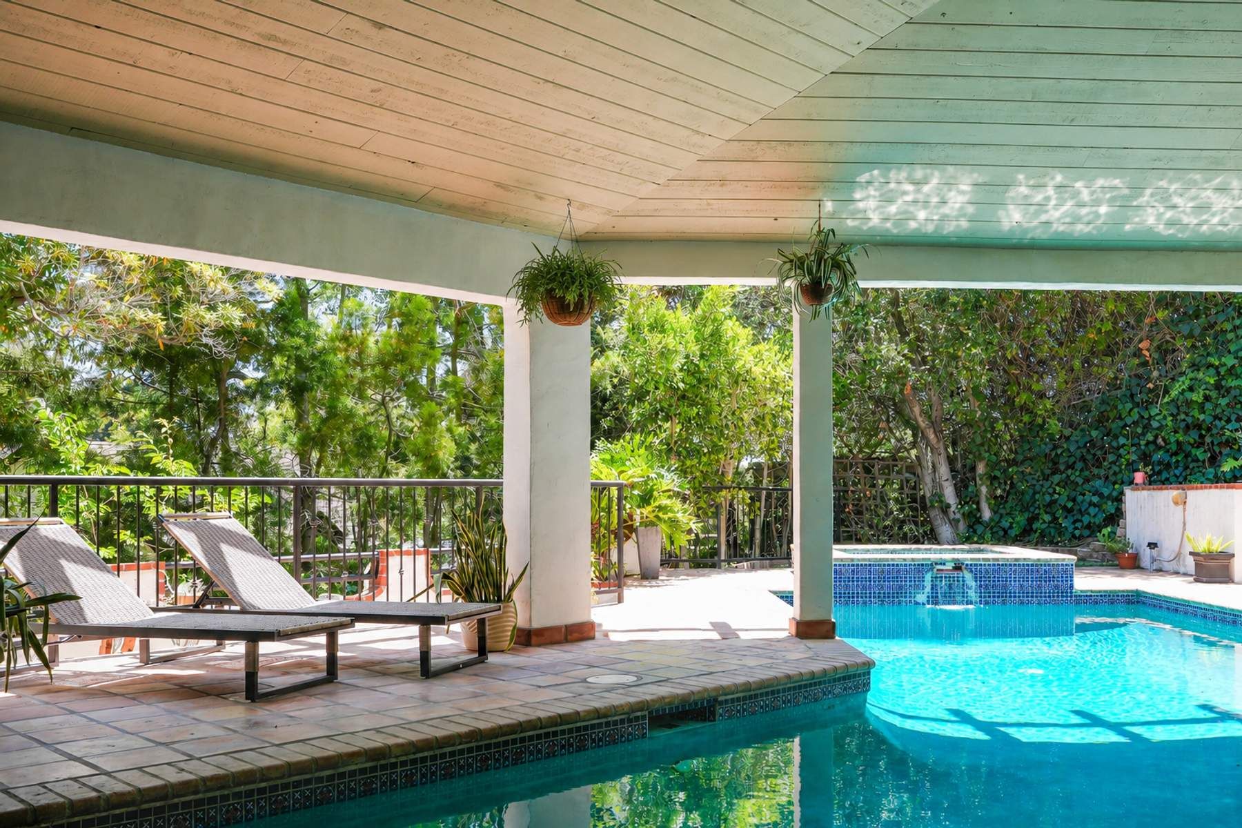  2216 East Live Oak Drive - 物件實景