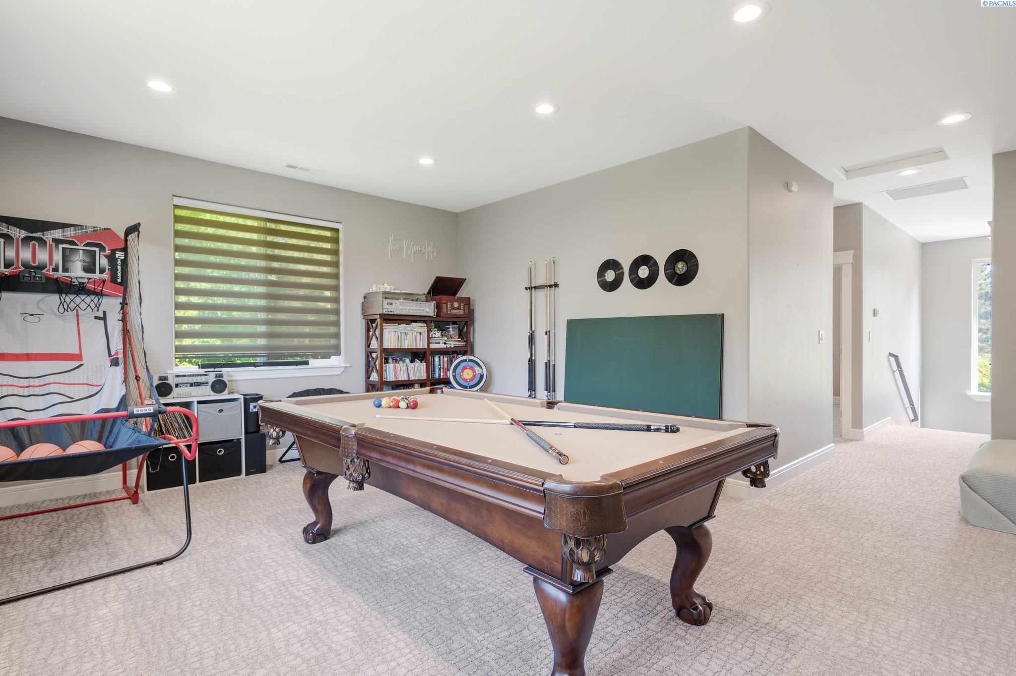 Kennewick, Washington, 99337, United States, 6 Bedrooms Bedrooms, ,4 BathroomsBathrooms,Residential,For Sale,1767844