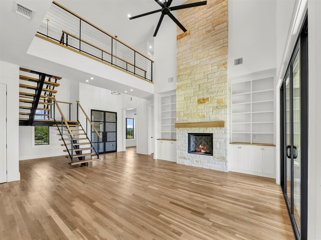 Weatherford, Texas, 76087, United States, 4 Bedrooms Bedrooms, ,4 BathroomsBathrooms,Residential,For Sale,1981455