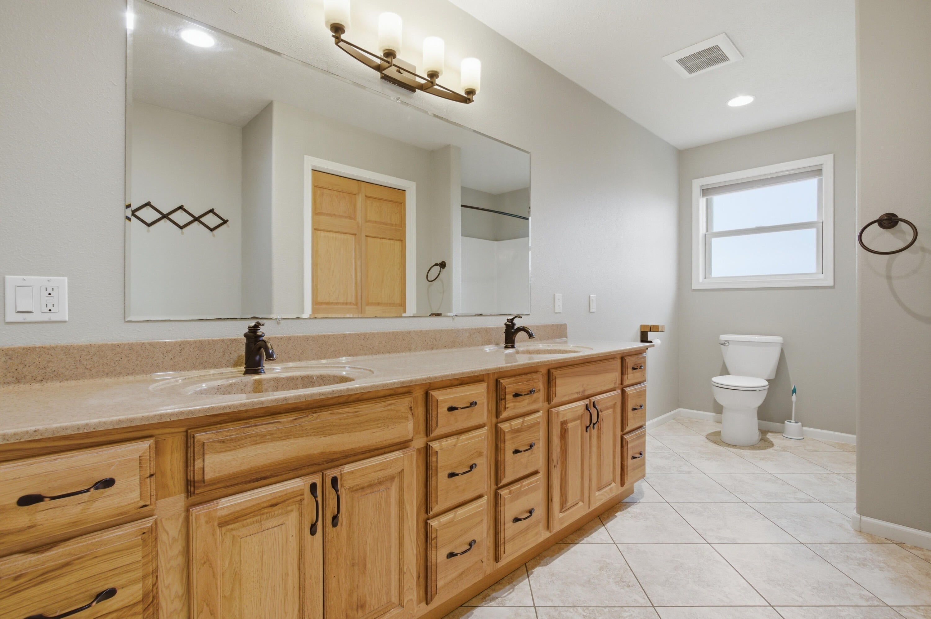 Selby, South Dakota, 57472, United States, 4 Bedrooms Bedrooms, ,Residential,For Sale,2049409