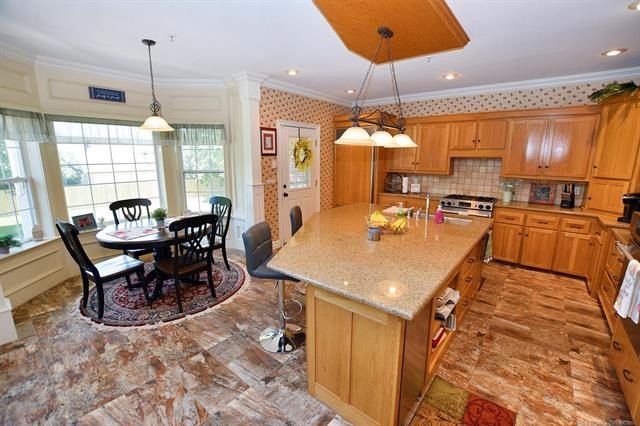 Tahlequah, Oklahoma, 74464, United States, 5 Bedrooms Bedrooms, ,5 BathroomsBathrooms,Residential,For Sale,1977859