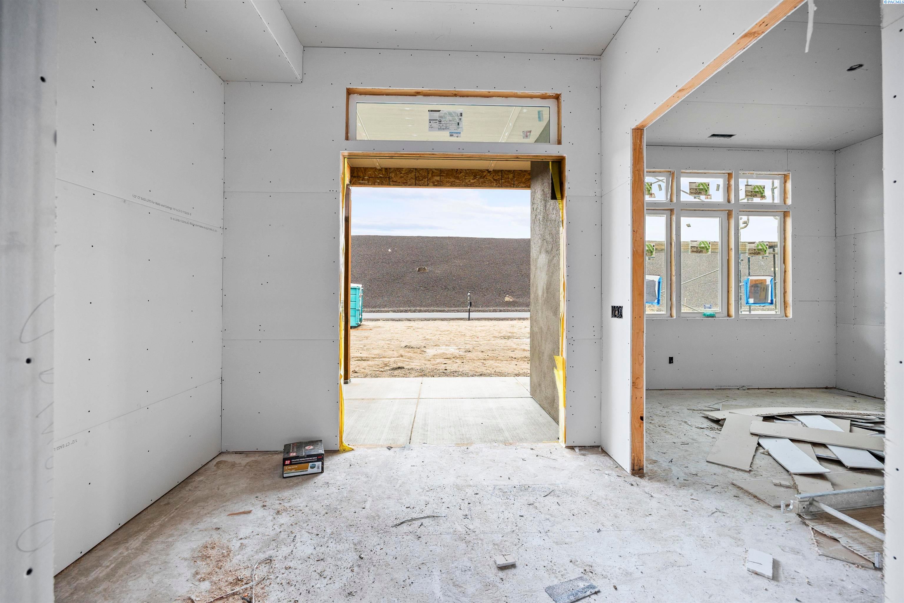 Pasco, Washington, 99301, United States, 4 Bedrooms Bedrooms, ,2 BathroomsBathrooms,Residential,For Sale,1978072