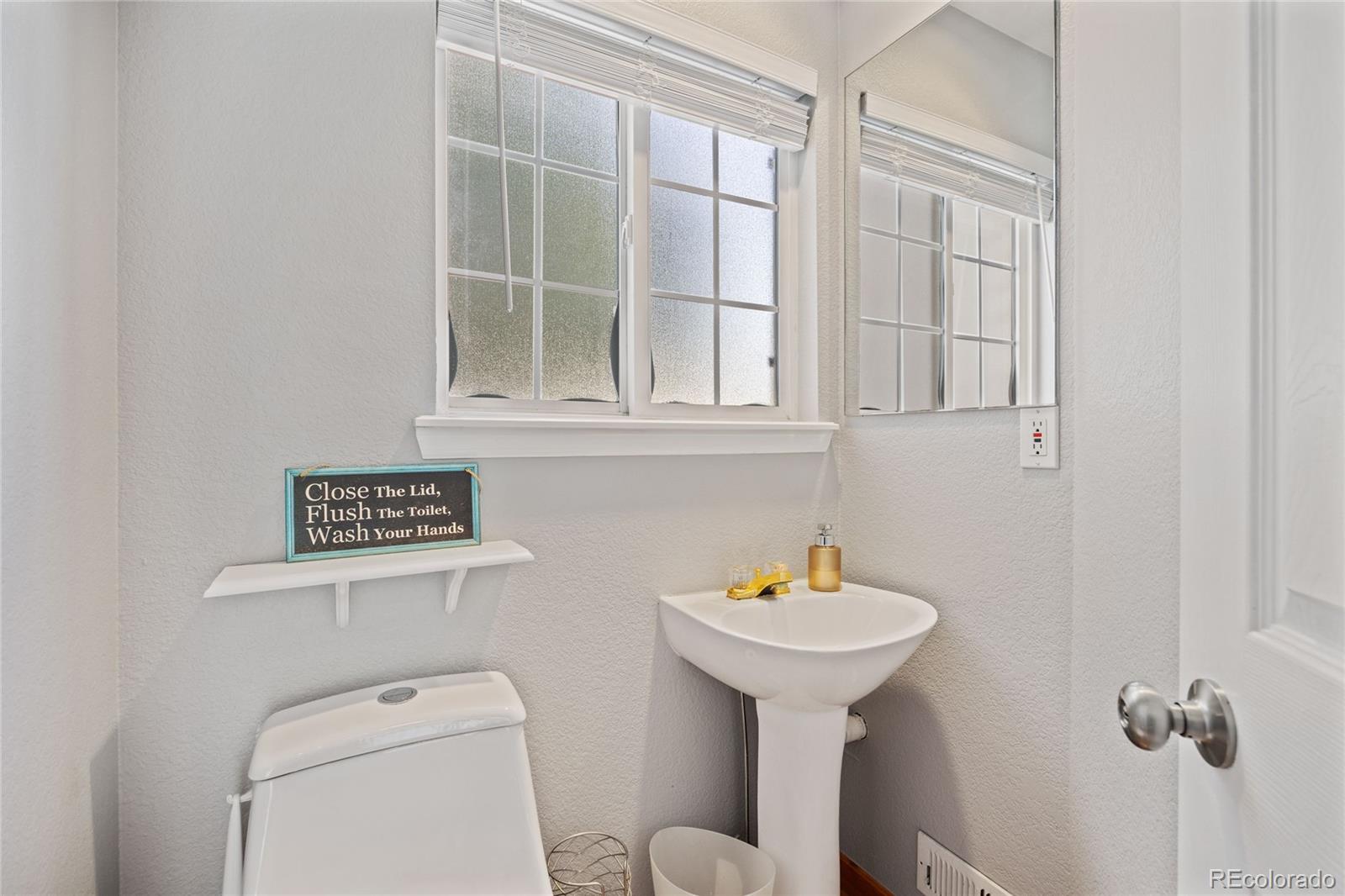 Aurora, Colorado, 80014, United States, 4 Bedrooms Bedrooms, ,2 BathroomsBathrooms,Residential,For Sale,1856161