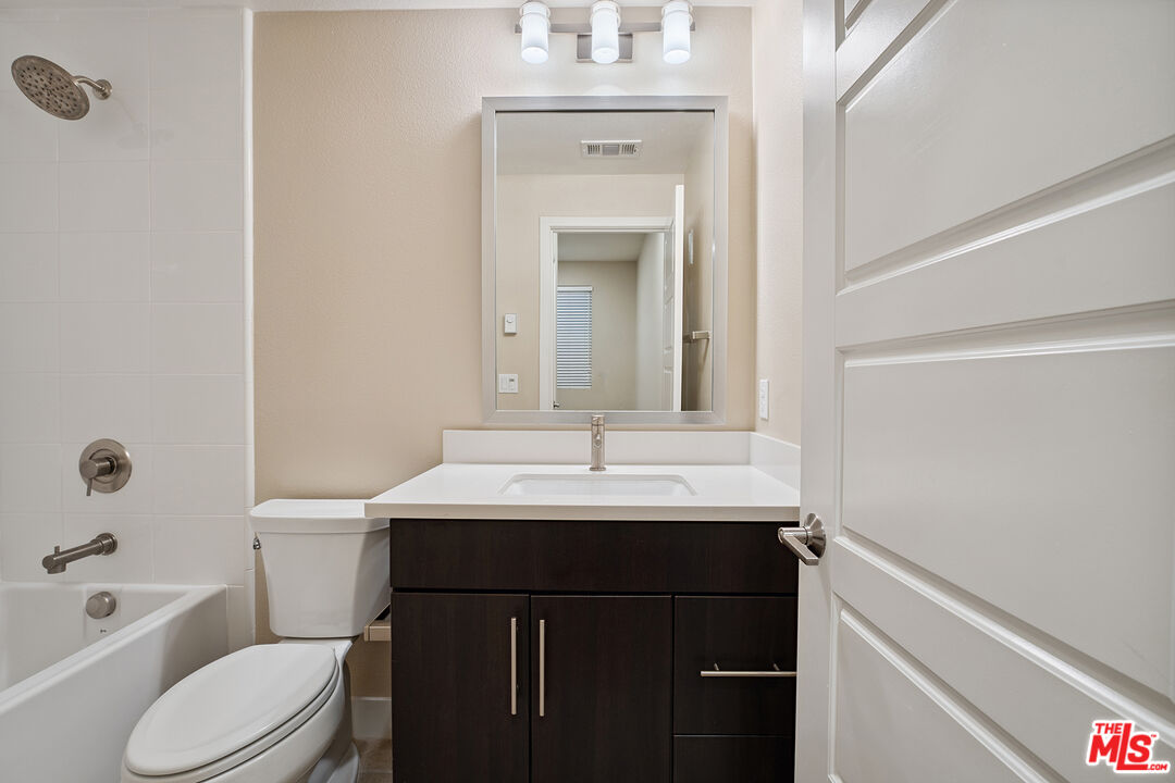 Los Angeles, California, 90068, United States, 3 Bedrooms Bedrooms, ,4 BathroomsBathrooms,Residential,For Sale,1891142