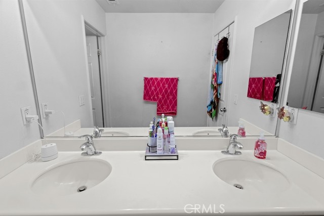 Victorville, California, 92392, United States, 4 Bedrooms Bedrooms, ,3 BathroomsBathrooms,Residential,For Sale,1977887