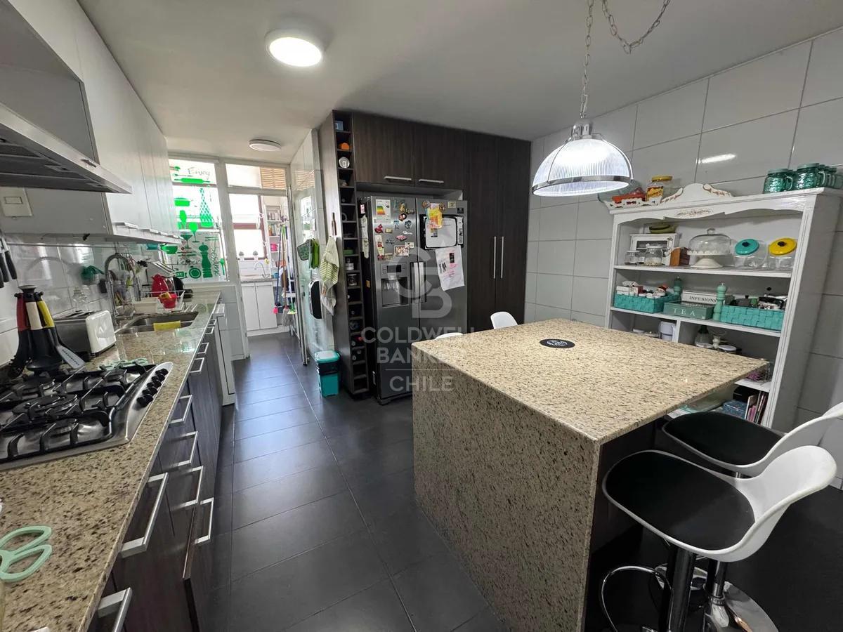 Vitacura, Chile, 3 Bedrooms Bedrooms, ,4 BathroomsBathrooms,Residential,For Sale,1827664