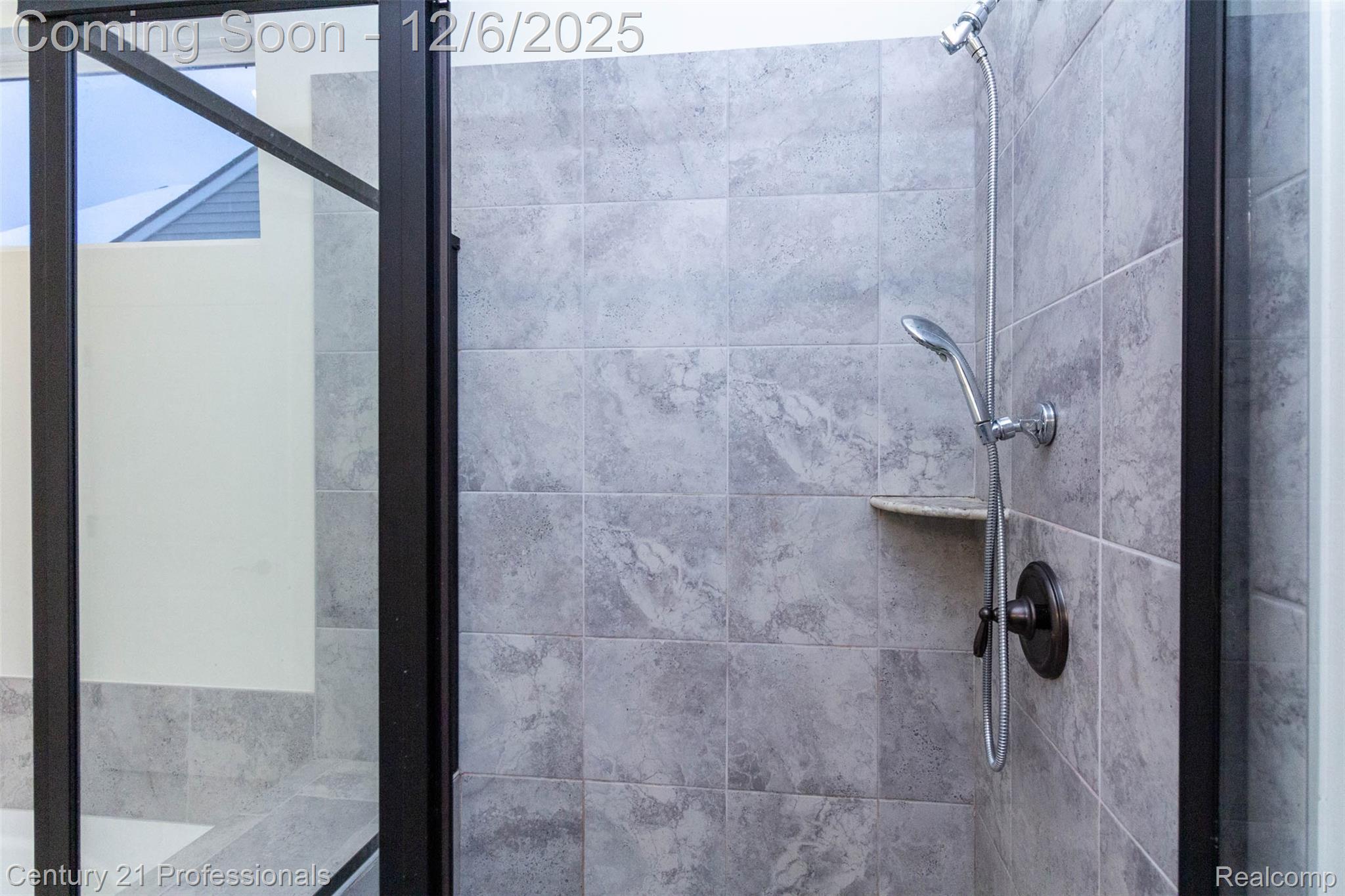 LakeOrion, Michigan, 48360, United States, 4 Bedrooms Bedrooms, ,3 BathroomsBathrooms,Residential,For Sale,2000120