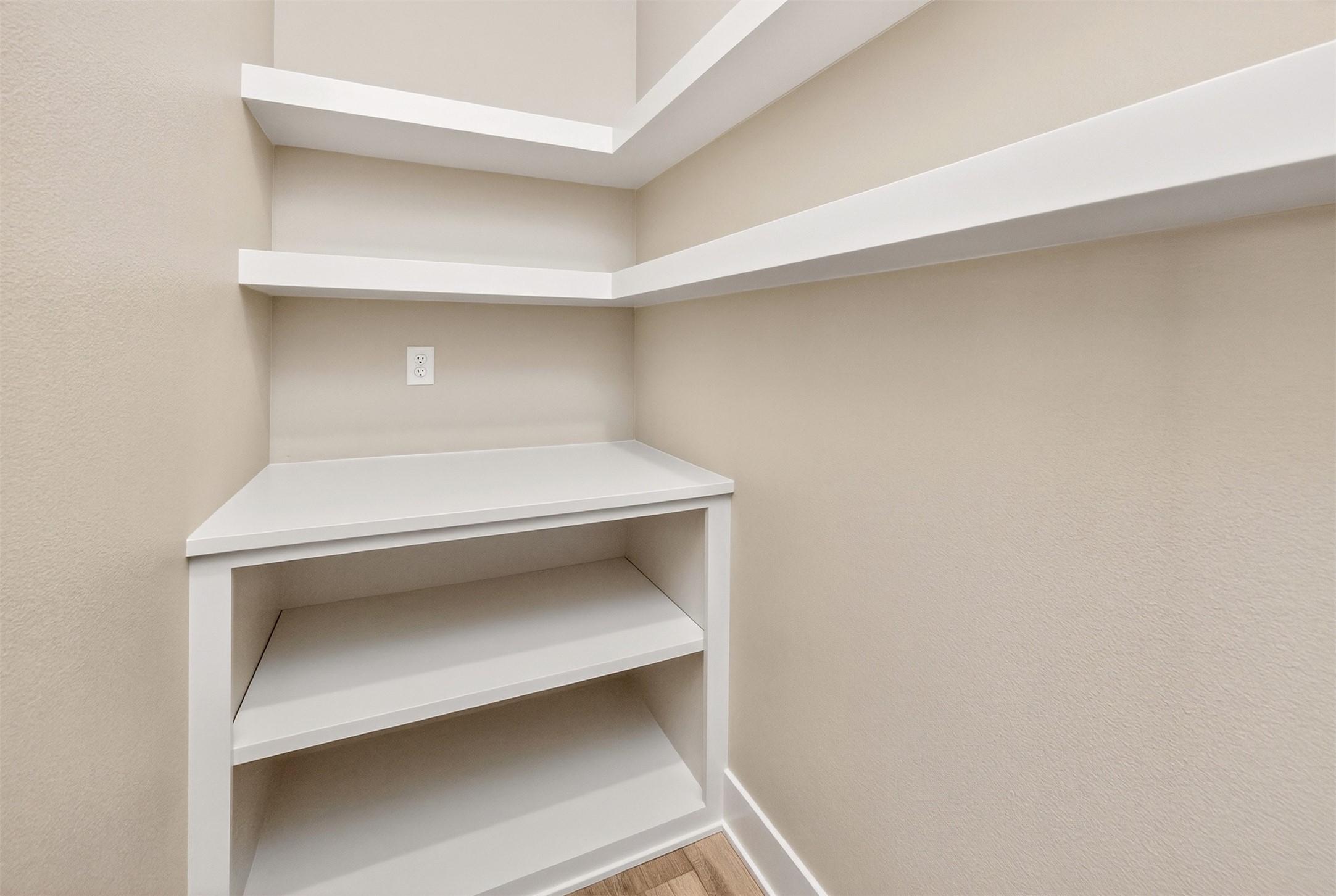 Huxley, Iowa, 50124, United States, 5 Bedrooms Bedrooms, ,3 BathroomsBathrooms,Residential,For Sale,2010436