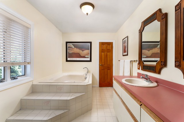 Shoreham, New York, 11786, United States, 5 Bedrooms Bedrooms, ,3 BathroomsBathrooms,Residential,For Sale,1990330