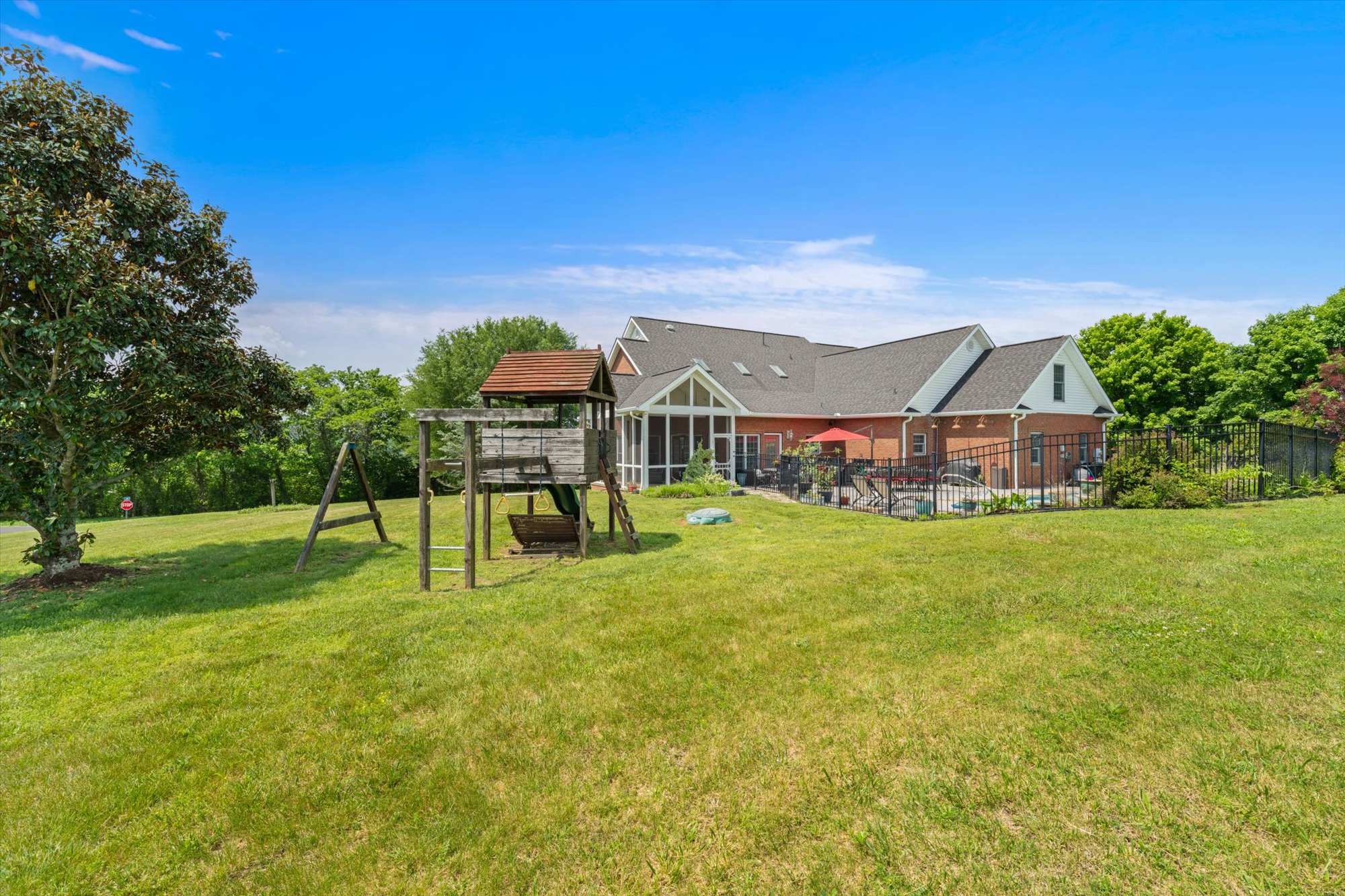 Sevierville, Tennessee, 37876-5201, United States, 3 Bedrooms Bedrooms, ,4 BathroomsBathrooms,Residential,For Sale,1810595