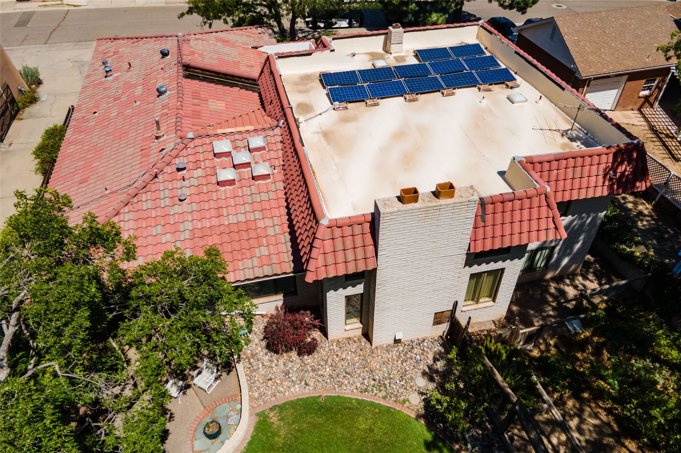  2532 Harold Place NE - 物件實景