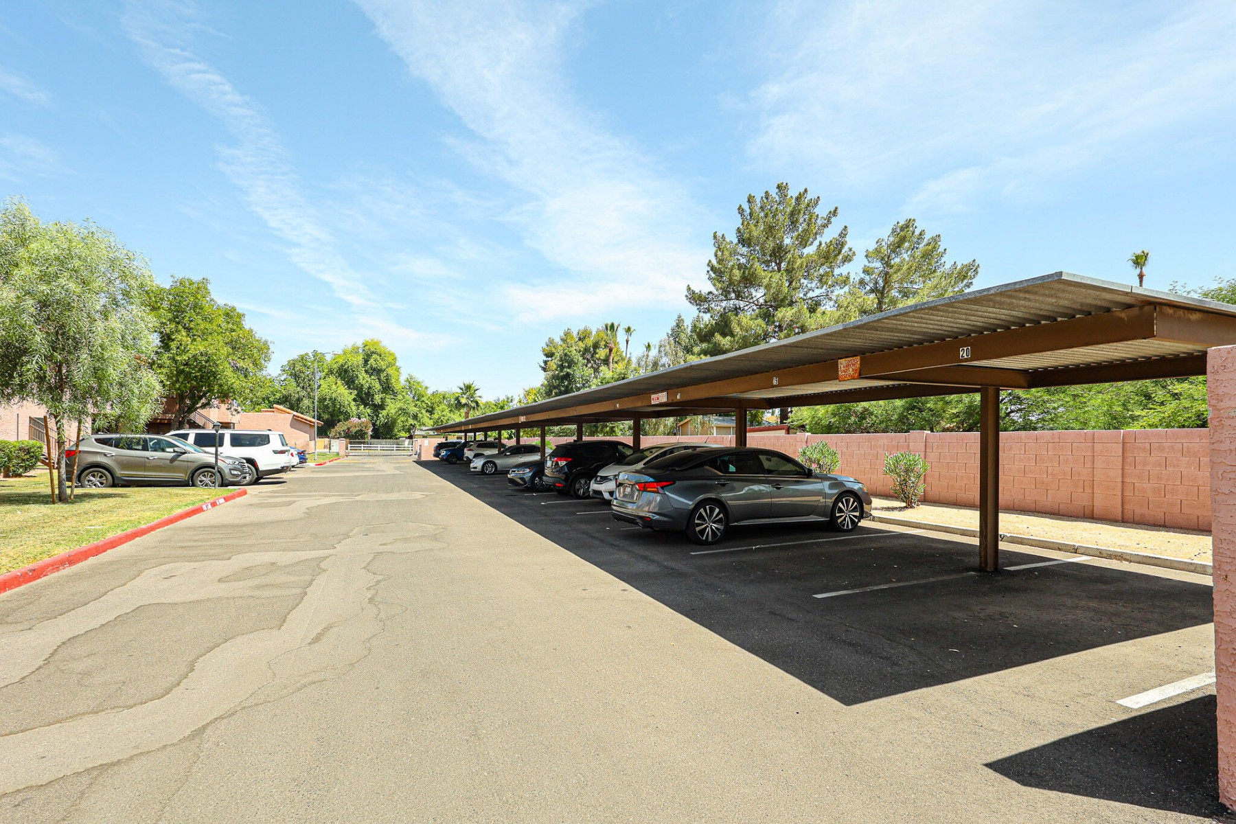  1075 E Chandler Boulevard  Chandler, AZ - 物件實景