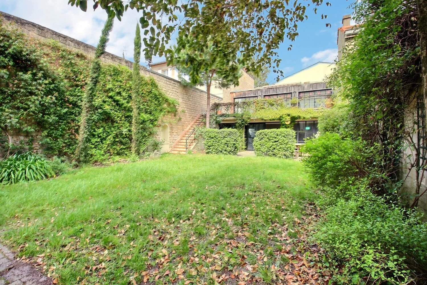 Bordeaux, New Aquitaine, 33000, FR, 6 Bedrooms Bedrooms, ,3 BathroomsBathrooms,Residential,For Sale,2003443