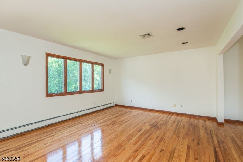 Montville Twp., New Jersey, 07082, United States, 4 Bedrooms Bedrooms, ,3 BathroomsBathrooms,Residential,For Sale,1834822