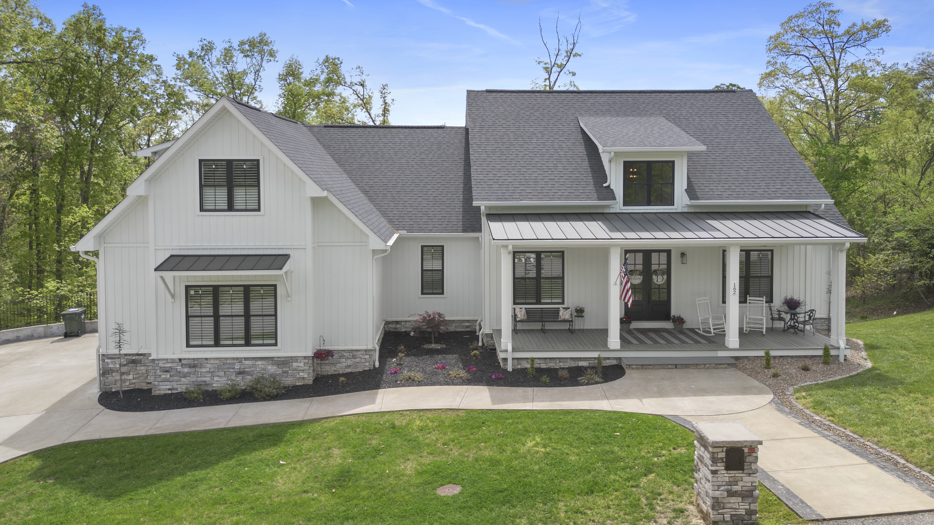 Huntington, West Virginia, 25701, United States, 6 Bedrooms Bedrooms, ,6 BathroomsBathrooms,Residential,For Sale,1977823