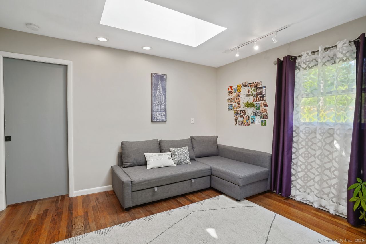 Redding, Connecticut, 06896, United States, 2 Bedrooms Bedrooms, ,1 BathroomBathrooms,Residential,For Sale,1920127