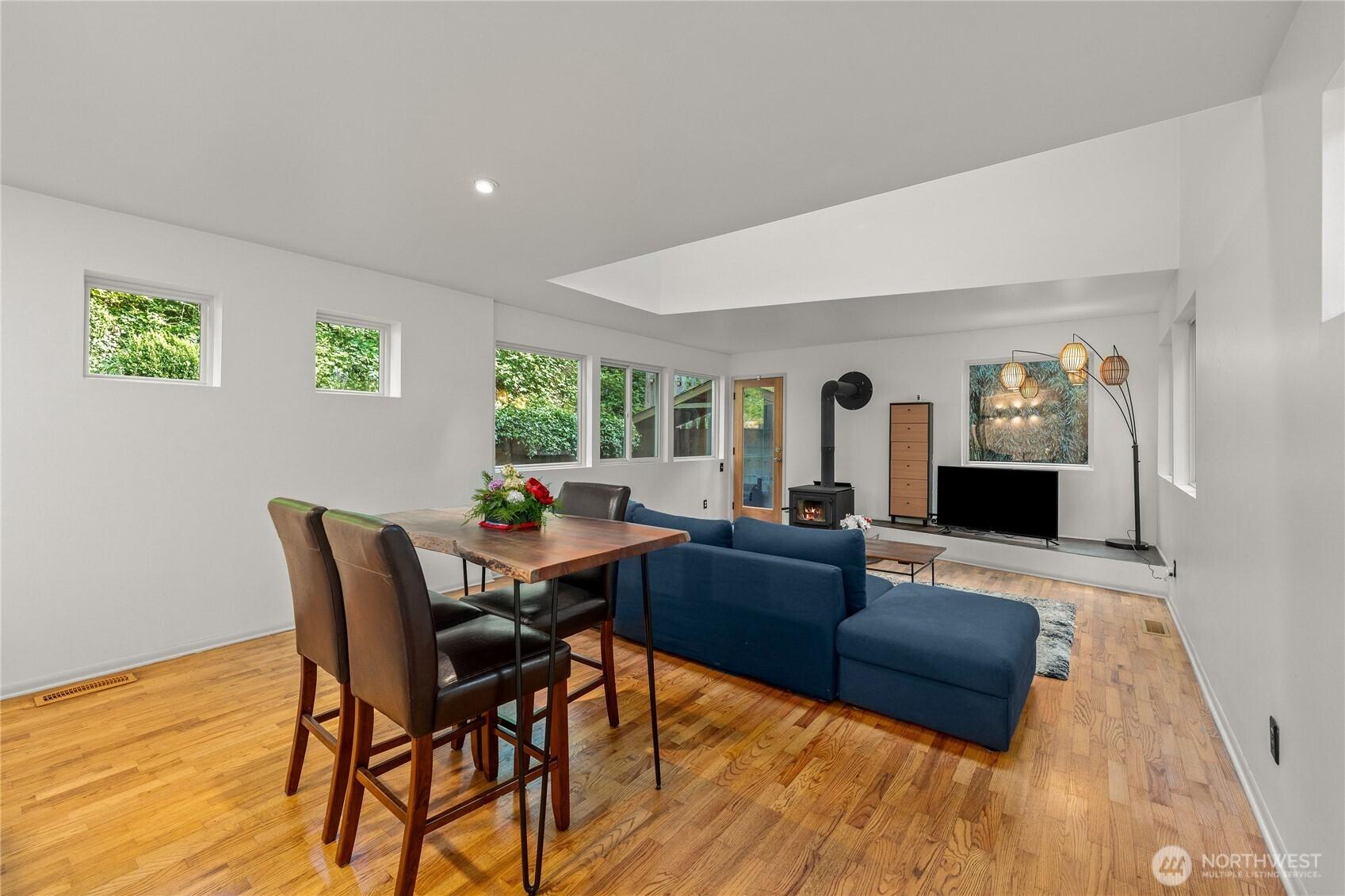 SEATTLE, Washington, 98146, United States, 2 Bedrooms Bedrooms, ,2 BathroomsBathrooms,Residential,For Sale,1873877
