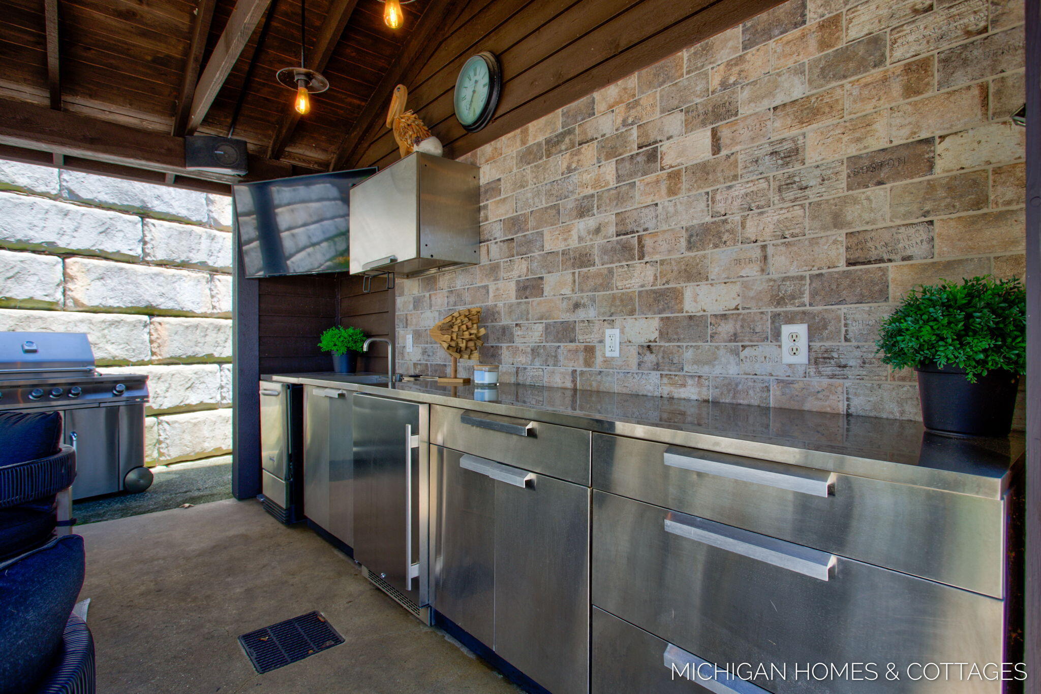 Saugatuck, Michigan, 49453, United States, 5 Bedrooms Bedrooms, ,4 BathroomsBathrooms,Residential,For Sale,1940964