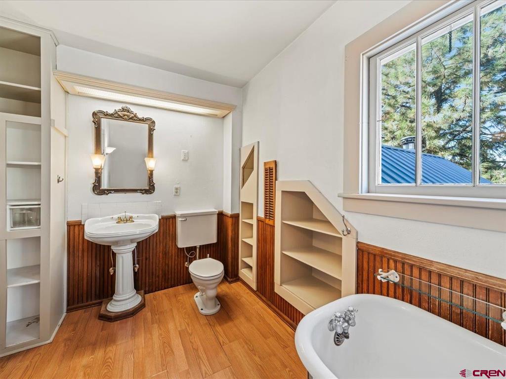 Montrose, Colorado, 81401, United States, 5 Bedrooms Bedrooms, ,1 BathroomBathrooms,Residential,For Sale,1994481