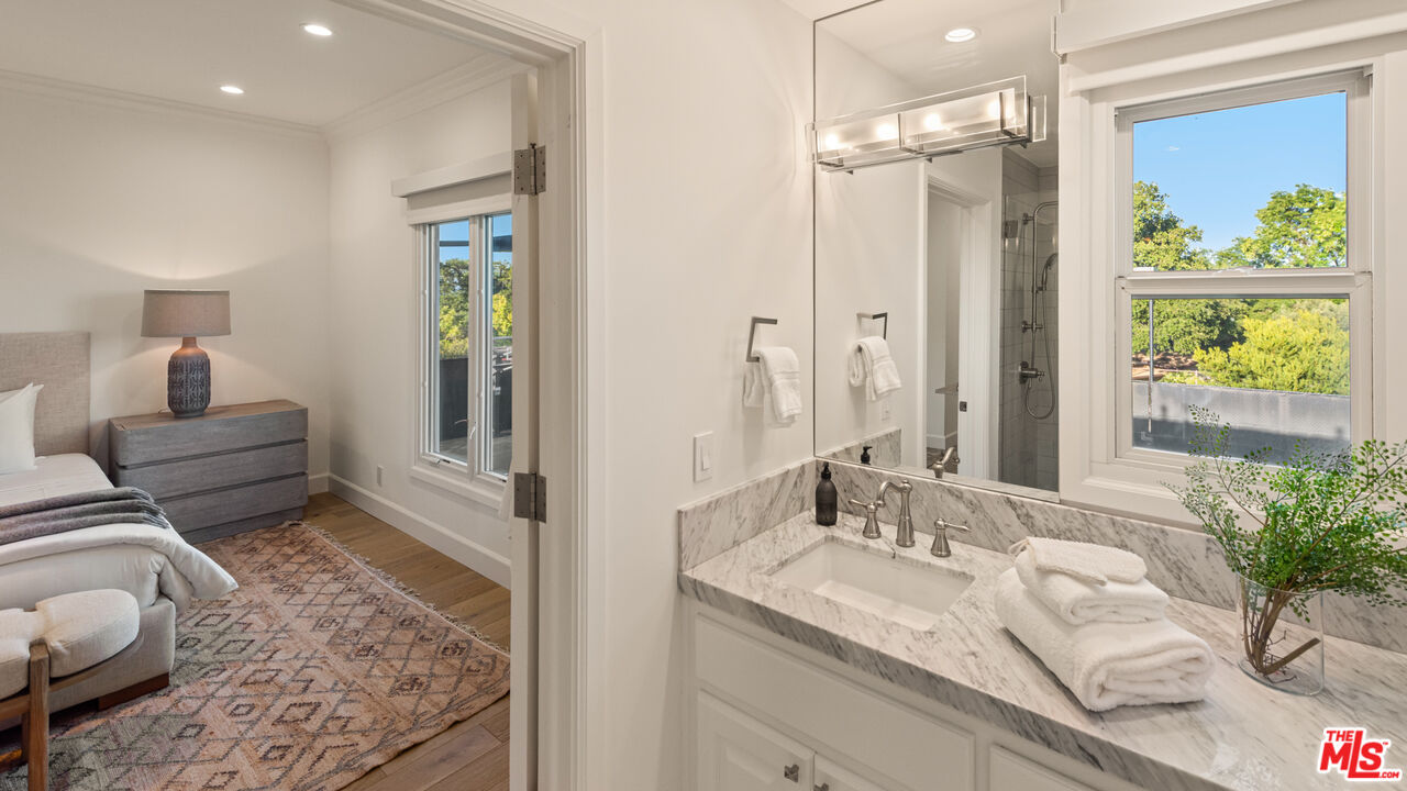 Los Angeles, California, 90049, United States, 5 Bedrooms Bedrooms, ,4 BathroomsBathrooms,Residential,For Sale,1889913