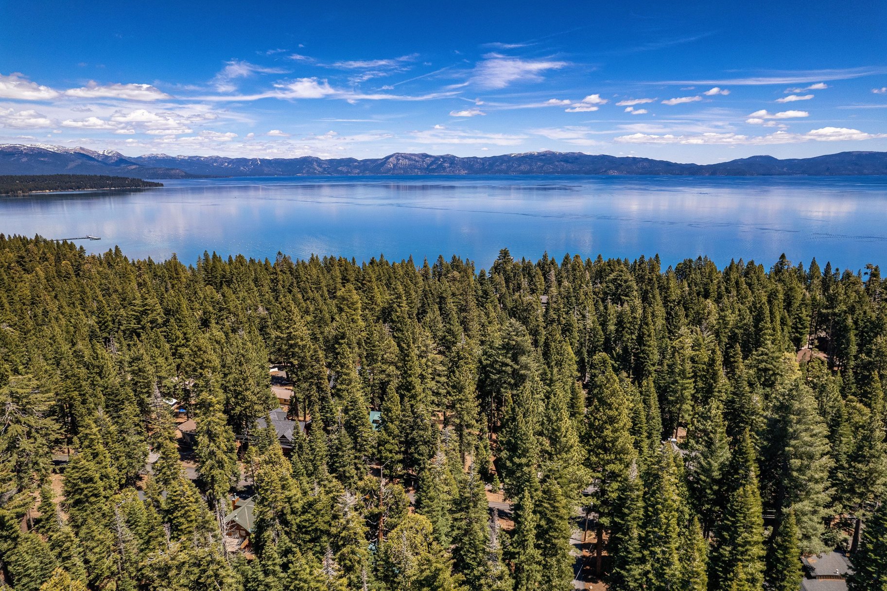  Tucked into a Prime Tahoe City setting - 物件實景