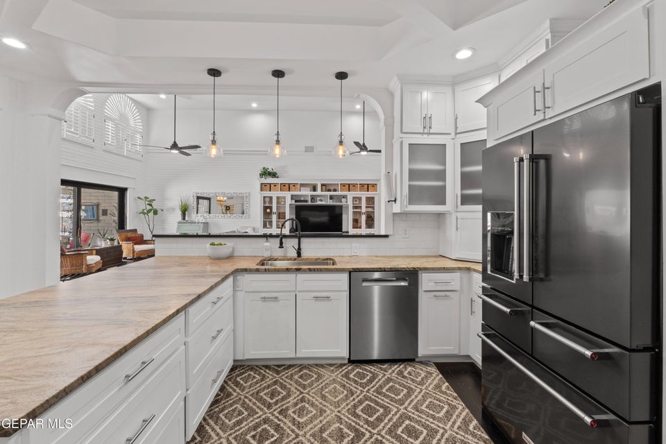 El Paso, Texas, 79936, United States, 5 Bedrooms Bedrooms, ,5 BathroomsBathrooms,Residential,For Sale,1980417